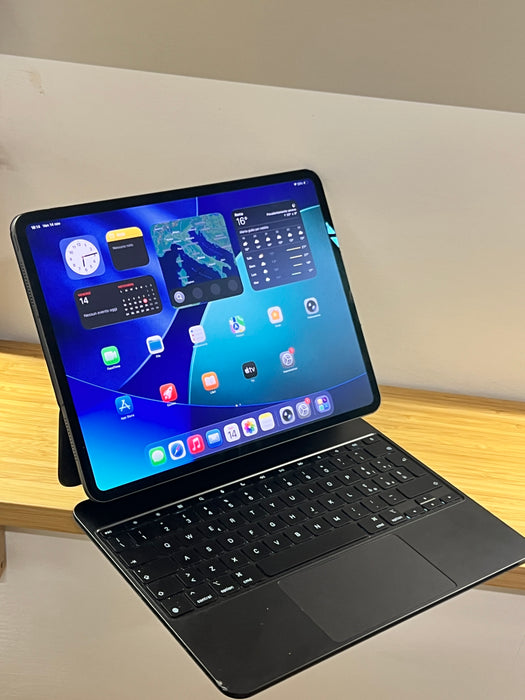 iPad Pro M4 1TB Wi-Fi + Cellular Schermo Satinato con Magic Keyboard – Serie 3